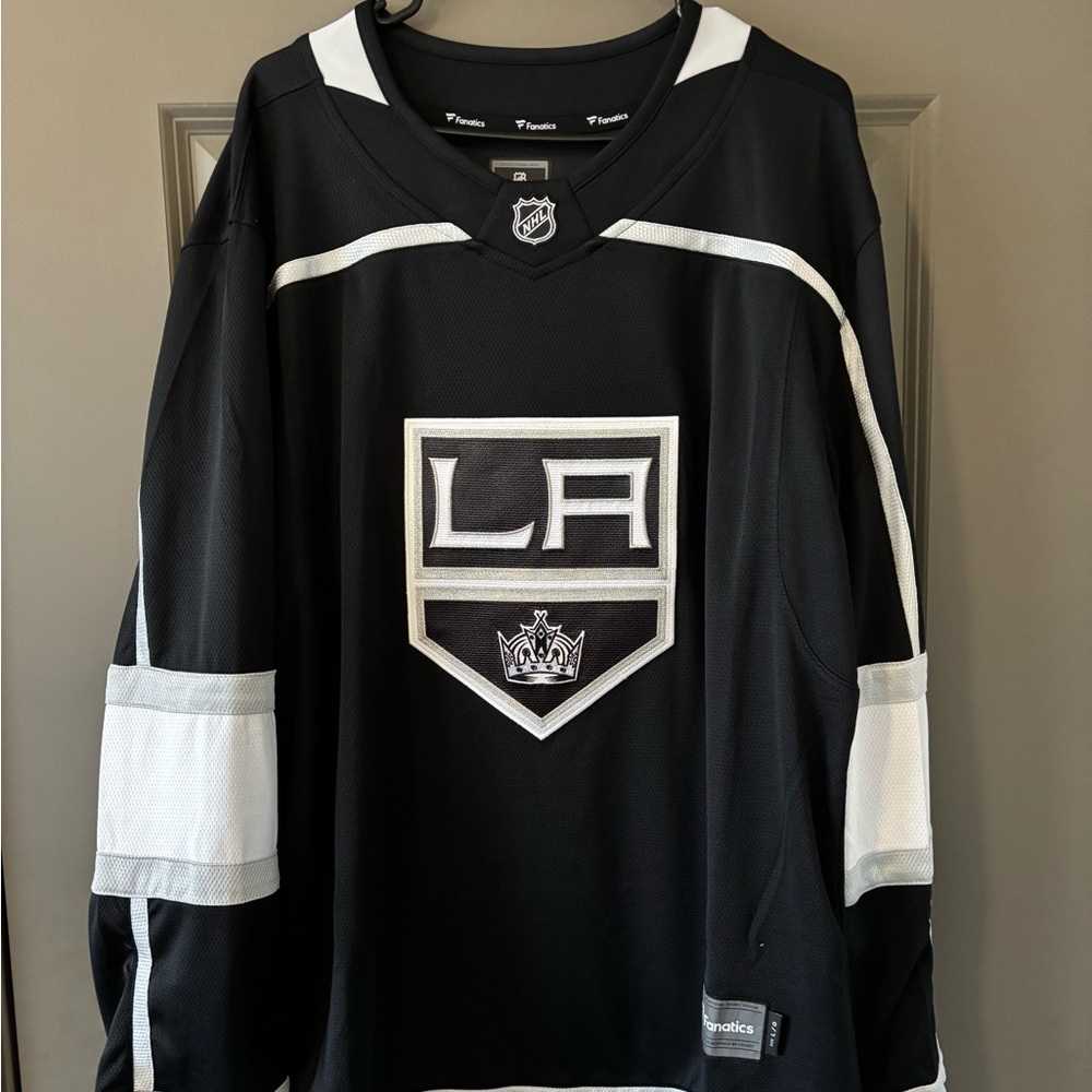 NWT Mens LA Kings Fanatics NHL Home Black Hockey Breakaway Jersey Size Large